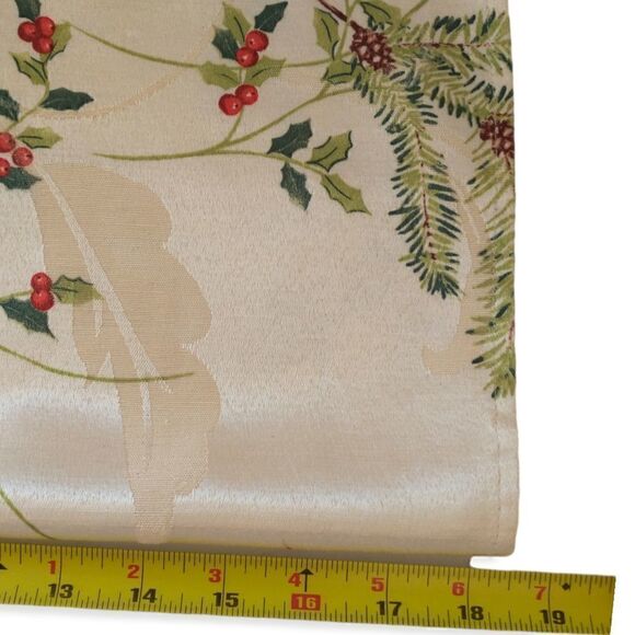 St Nicholas Square Christmas Napkin Cloth Fabric Set of 2 Winter Pine Branches. - Picture 2 of 16